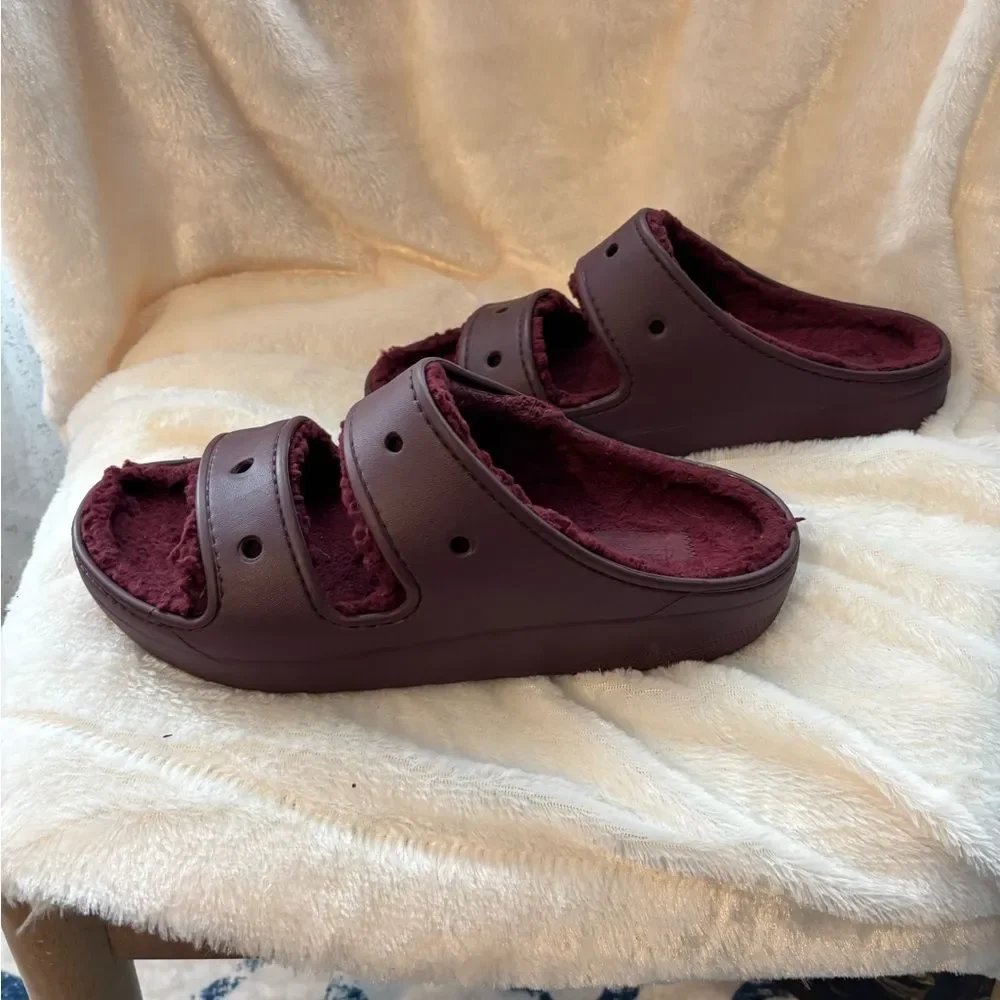 Crocs Unisex Burgundy Lined Sandals EUC